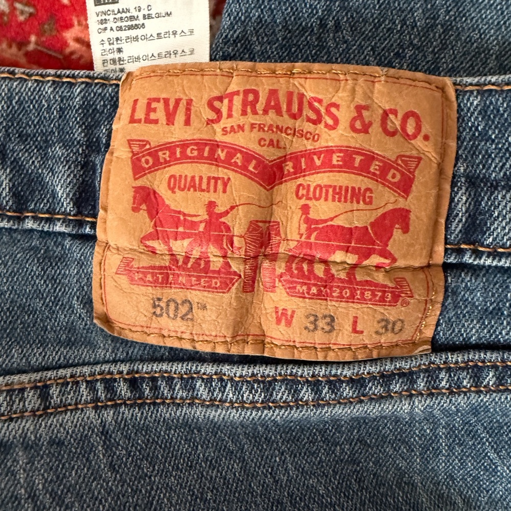Levi's 502 33x30 Jeans in Blue with rip